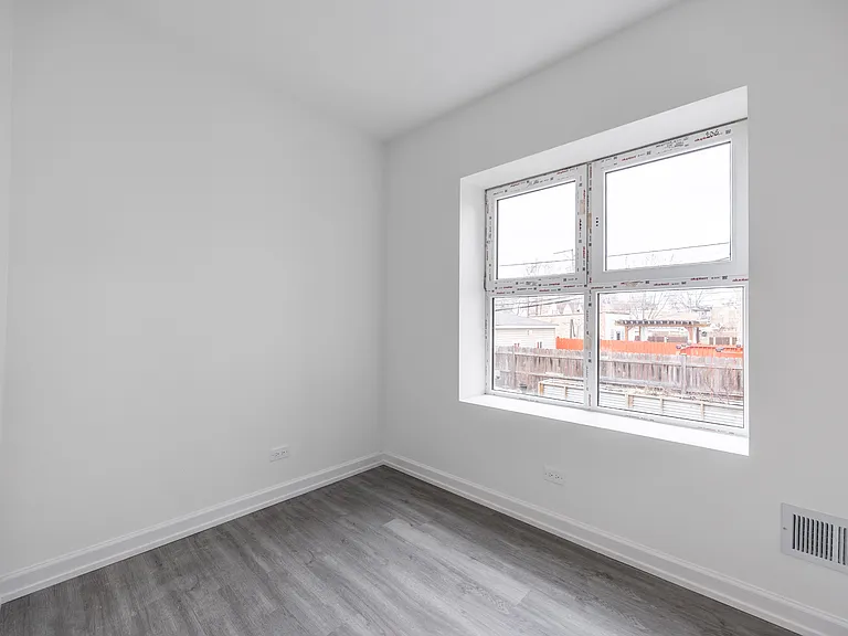 1016 N Hamlin Ave — Photo 6