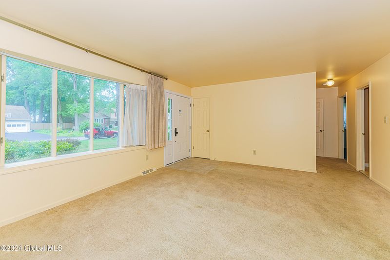 5th image of 720 Hampshire Seat