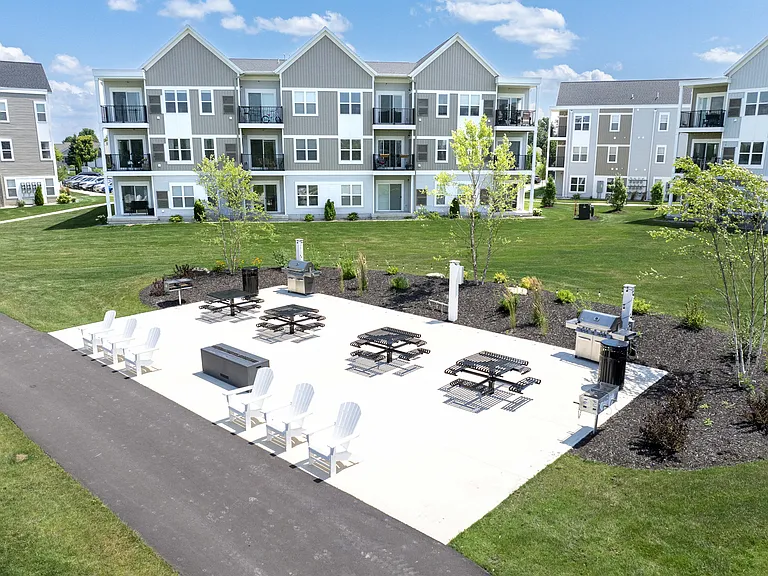 Elmwood Lake Apartments — Photo 38