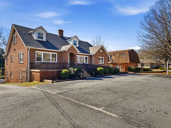 3rd image of 510 E Calhoun St