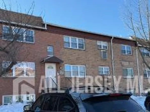 432 College Dr, Edison, NJ 08817