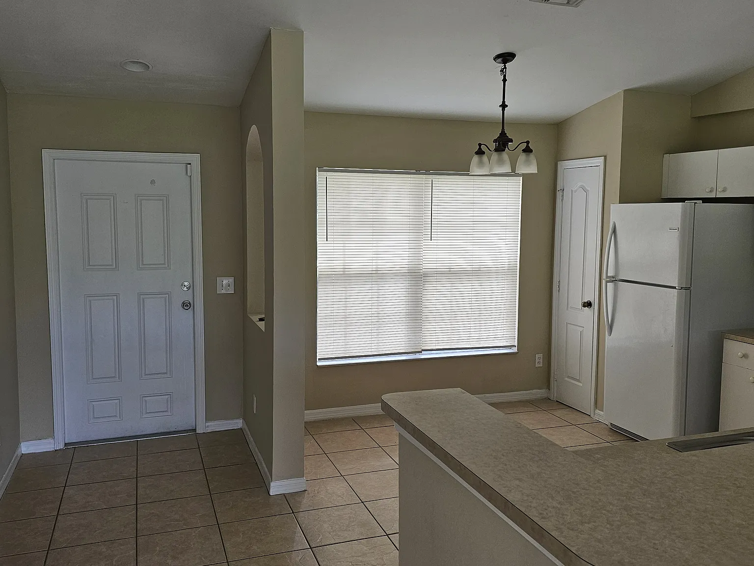 3 bed, 1272 sqft, $1,450 — Photo 2