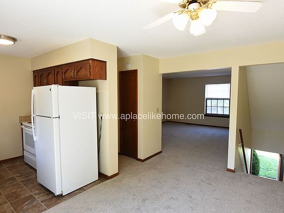 4th image of 410 NE Timbercreek Dr #0