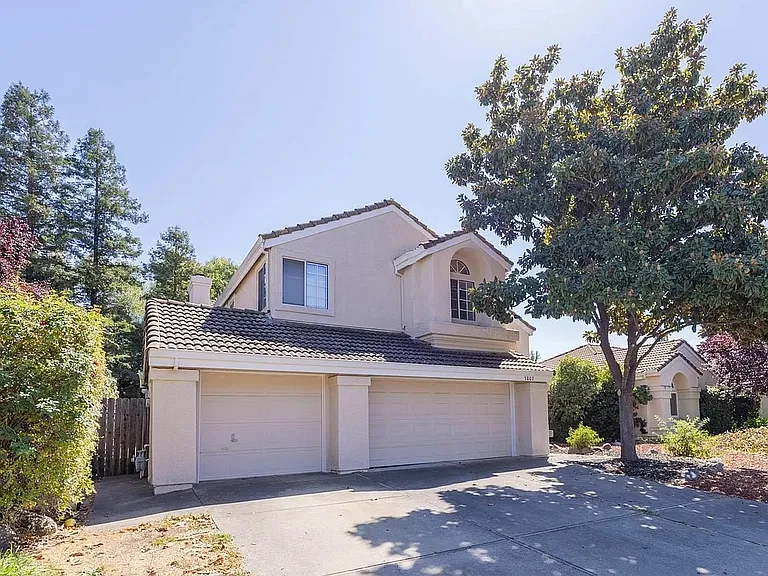 5807 Devon Dr — Photo 2