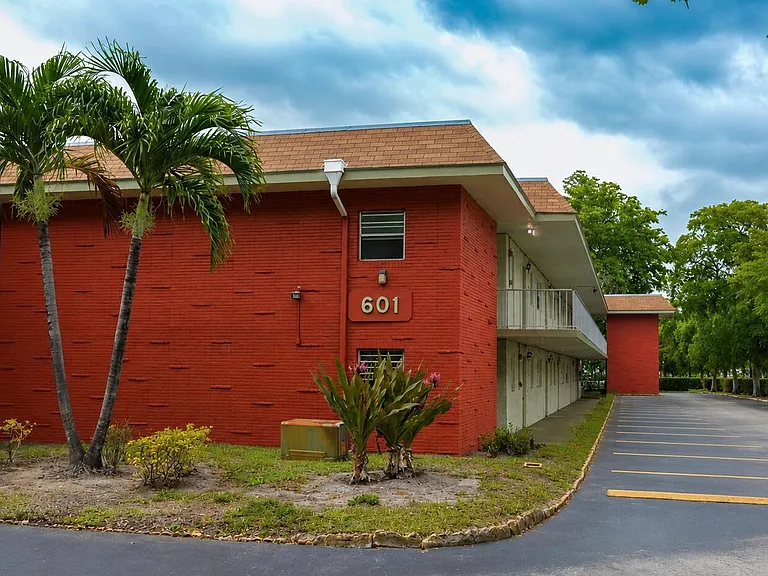 601 S State Road 7 #2H — Photo 10