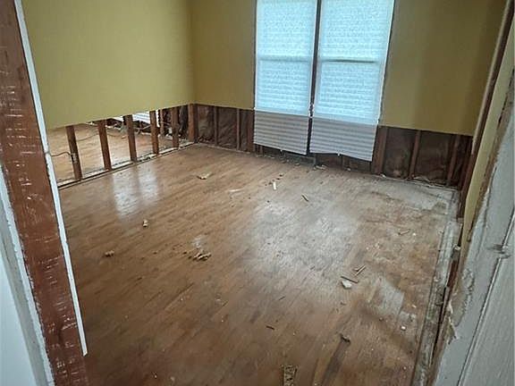5th image of 1004 Wright St