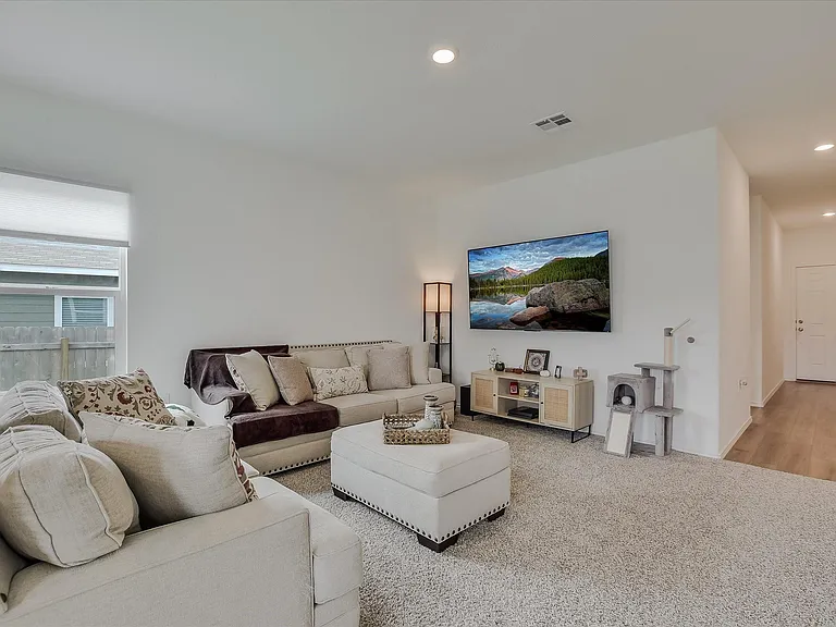 2712 Louris Ln — Photo 6