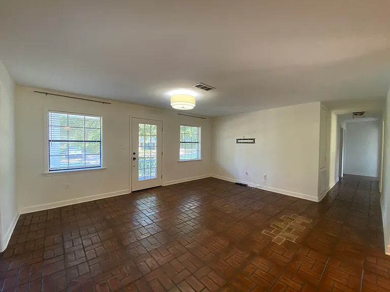105 Sara Ave N — Photo 2