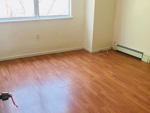 5th image of 2646 S Beulah St