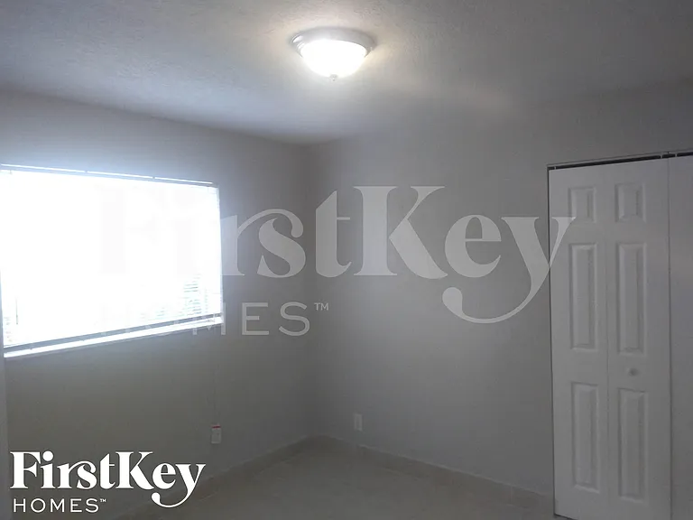 3740 NW 4th Pl — Photo 7