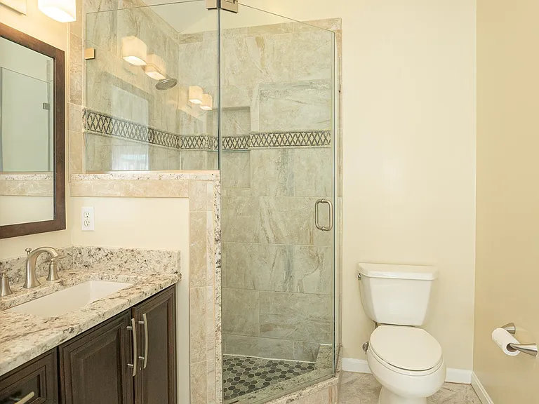 7036 Kings Manor Dr — Photo 23
