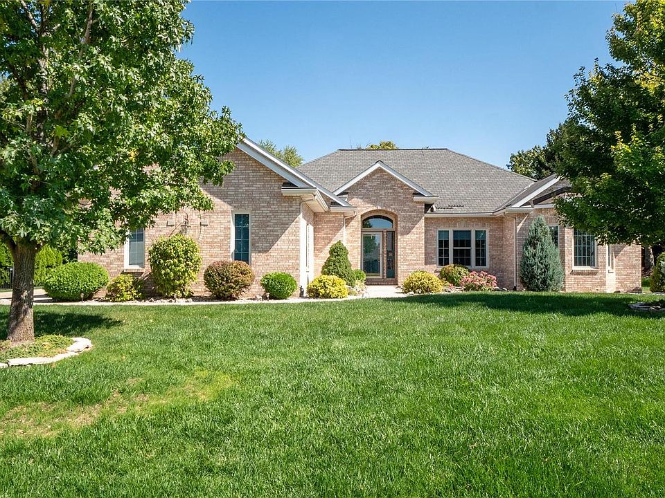 1st image of 2 Fox Mill Dr