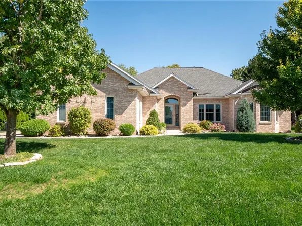 2 Fox Mill Dr, Maryville, IL 62062