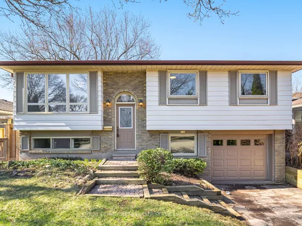 142 Osborne Cres NW, Oakville, ON L6H 1G1