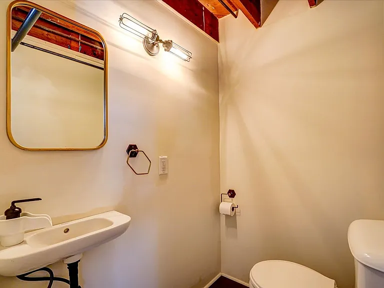 513 Troy Dr — Photo 32