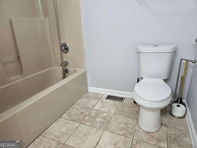 989 Rudolph St — Photo 10