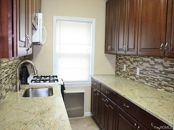 Recently renovated kitchen with granite countertops.....