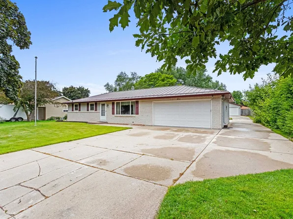2210 Patty Ln, Green Bay, WI 54304