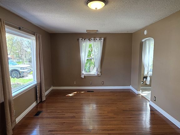 2nd image of 1628 W Reinhart Dr