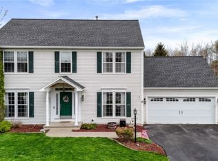 14 Vanderberg Dr, Fairport, NY 14450