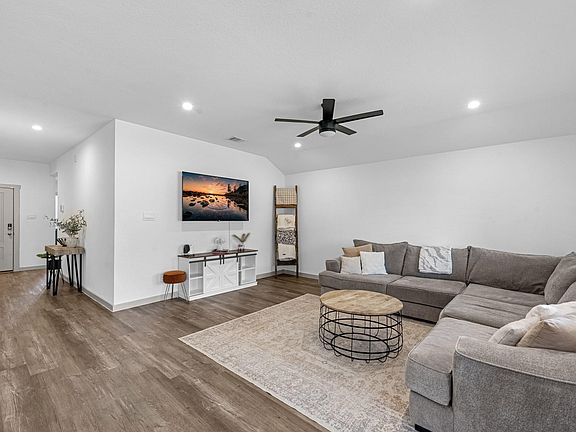 5th image of 1103 Texel St