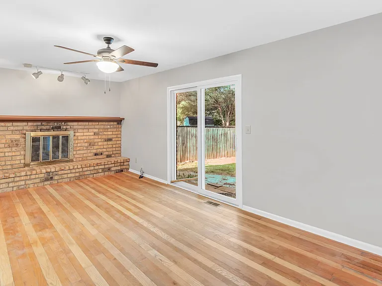 1449 Moores Mnr — Photo 5