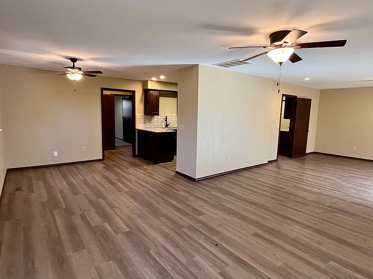 229 E Lincoln Ave — Photo 11