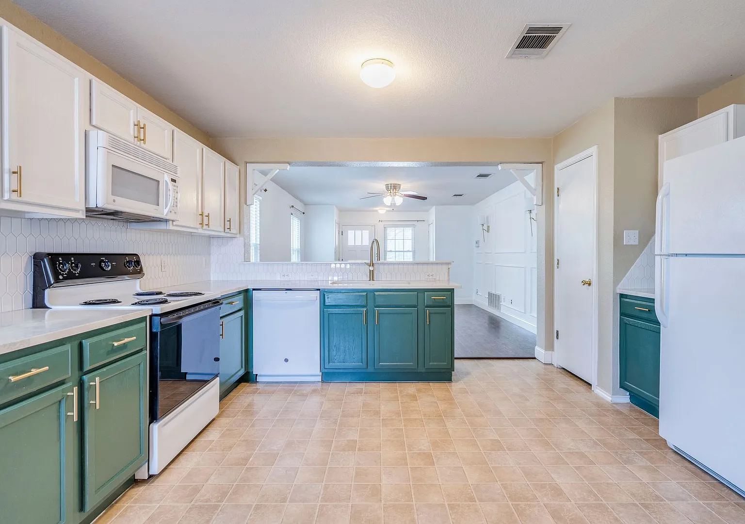 Move in Ready! 3-bedroom, 2-bath home in Manor, TX — Photo 1