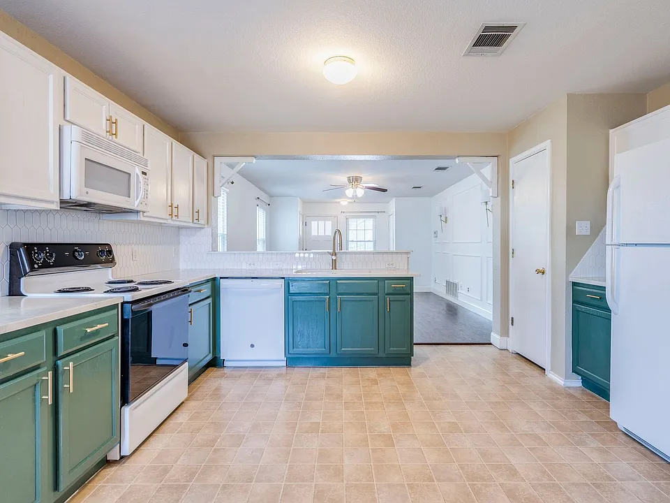 12824 Saint Mary Dr