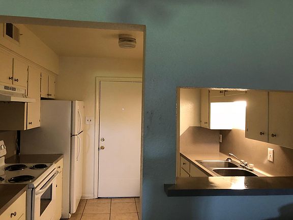 2nd image of 617 E South St APT 5