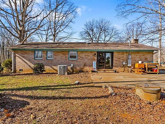 4th image of 3700 Miller Dr