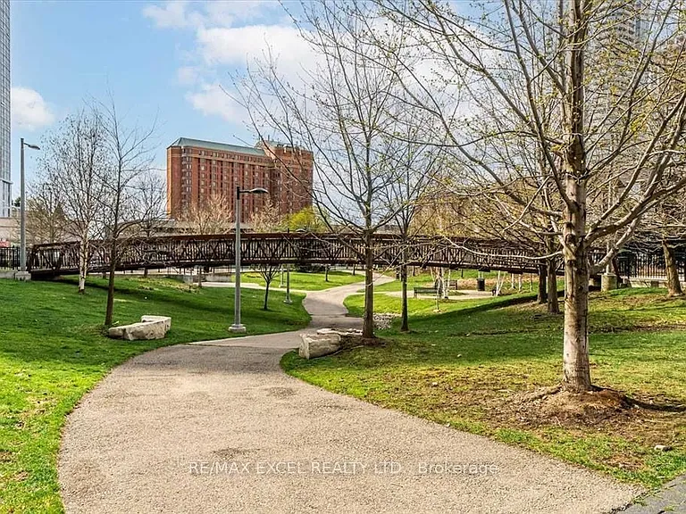 151 Village Green Sq #1806 — Photo 23