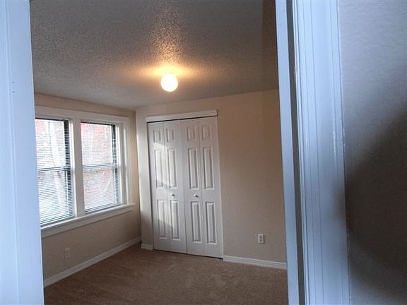 4th image of 4039 Charlotte St APT 07