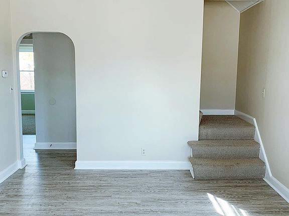 Living Room (2/2)