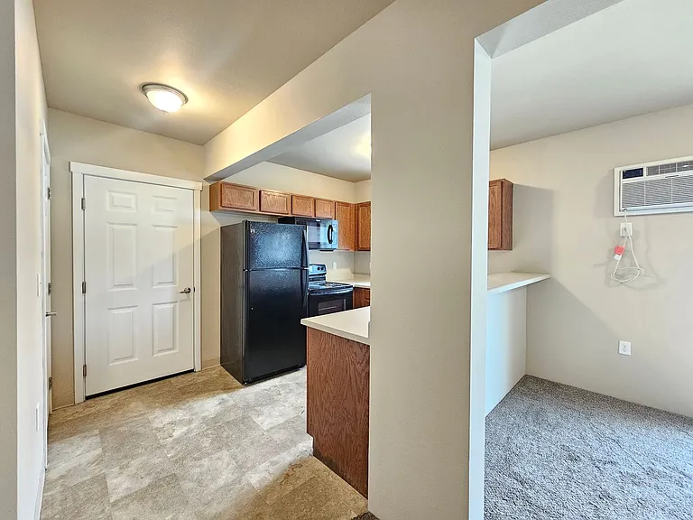 5205-5207 E Upriver Dr — Photo 10