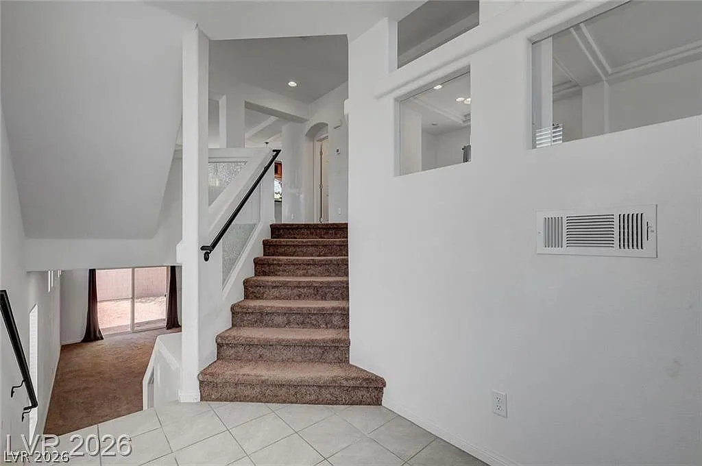 5 bed, 3.5 bath, 3005 sqft, $2,800 — Photo 2