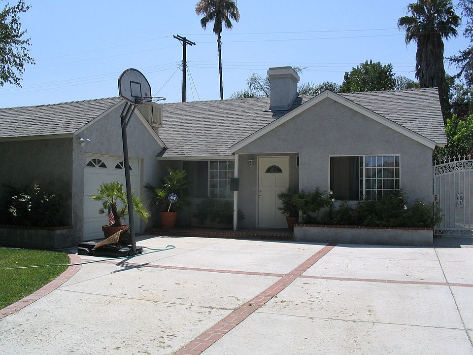 1st image of 8027 Lasaine Ave