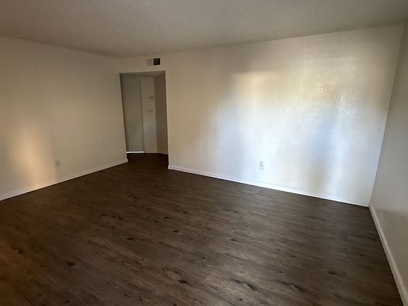 2nd image of 726 S Locust St APT C