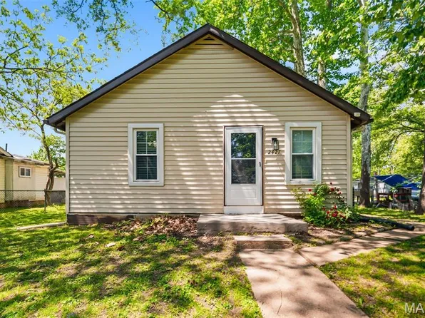 2427 N 7th St, Saint Charles, MO 63301
