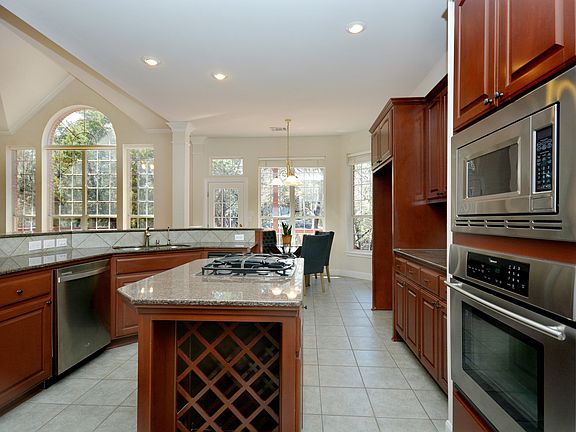 3rd image of 10021 Dianella Ln