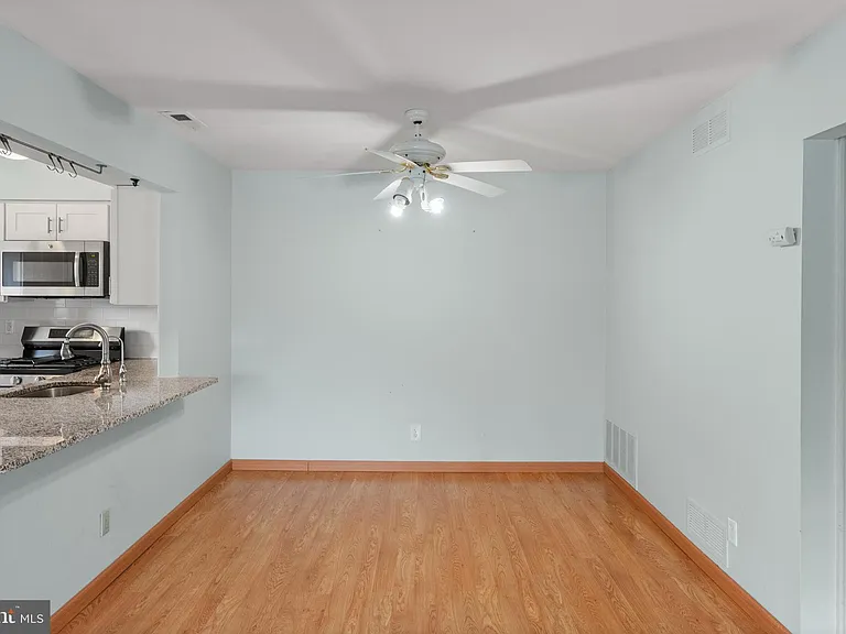 164 Bradford Ct #B — Photo 8
