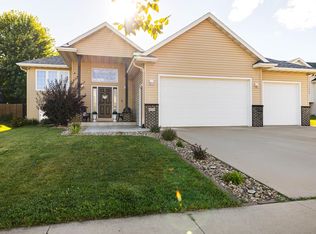 6131 Hillsboro Dr NW, Rochester, MN 55901