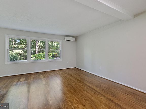 5th image of 20 Hillside Rd Unit L