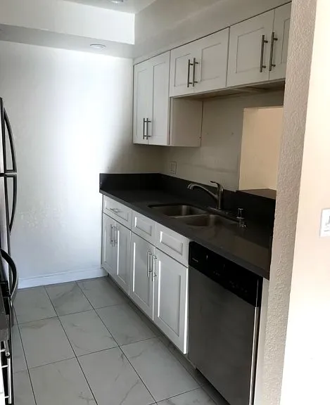 555 E Olive Ave — Photo 15