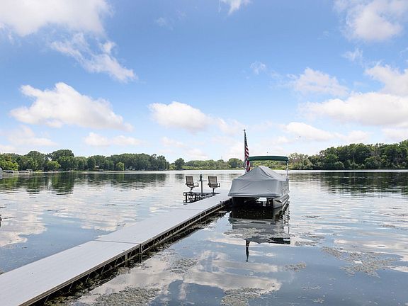 3rd image of 217 Peninsula Rd