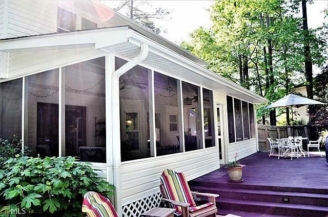 100 Lake Point Dr — Photo 2
