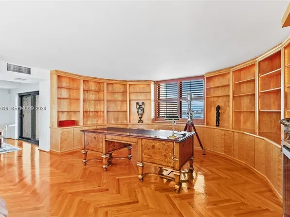 1800 NE 114th St APT 2204, Miami, FL 33181