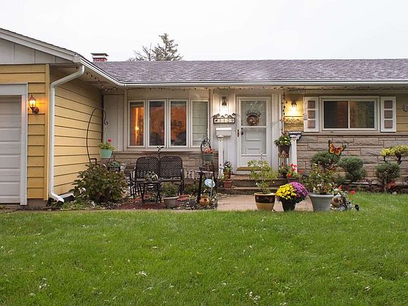 2nd image of 1129 Leahy Cir E