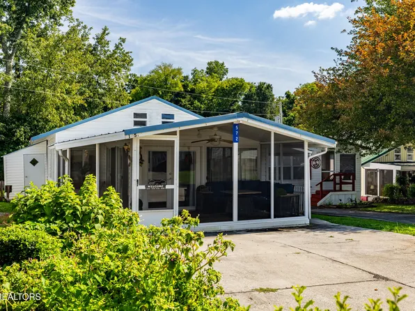 572 Flamingo Cir, Townsend, TN 37882
