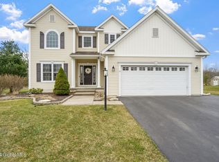 15 Tisdale Ln, Clifton Park, NY 12065